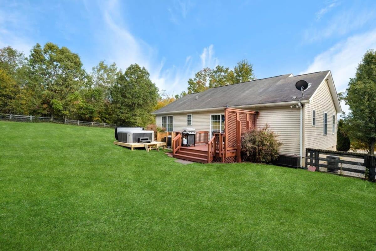 Modern Decor, Hot Tub, Fire Pit & River Access! Luray Kültér fotó